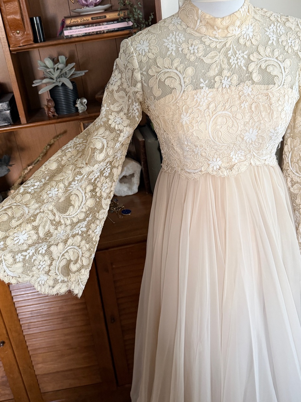 Lord & Taylor Vintage Ivory Lace Flare Chiffon Full Skirt Bow Back Wedding Gown - Picture 5 of 16